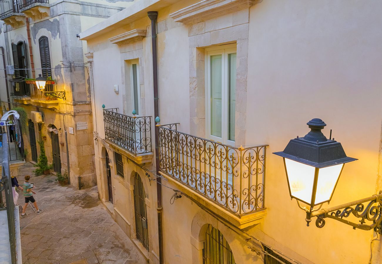 Appartamento a Siracusa -  Veronique apartments, terrazza sul  mare , by Dimore in Sicily