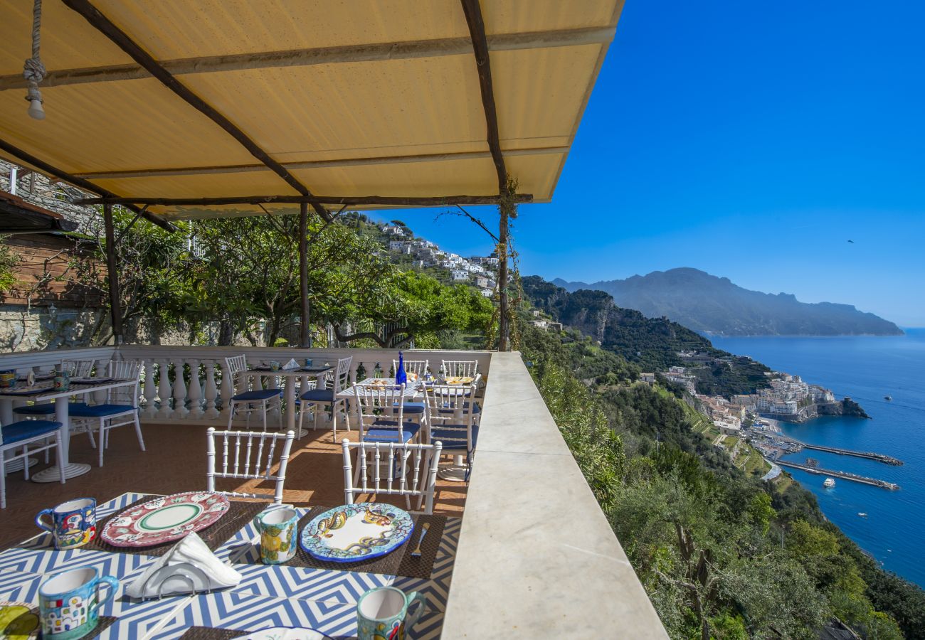Villa a Pogerola - Villa Gioiello - Piscina vista mare con cromoterapia 