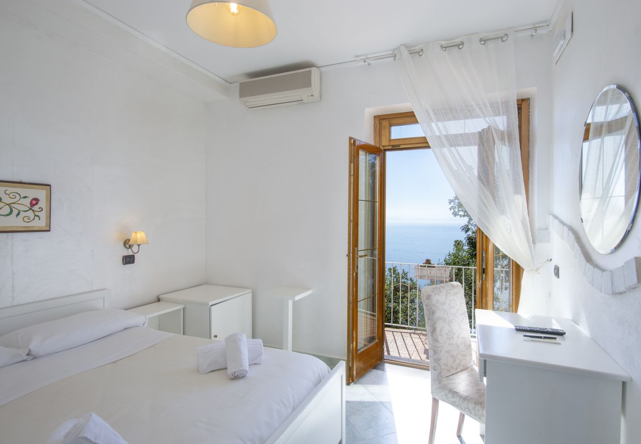 Villa a Pogerola - Villa Gioiello - Piscina vista mare con cromoterapia 