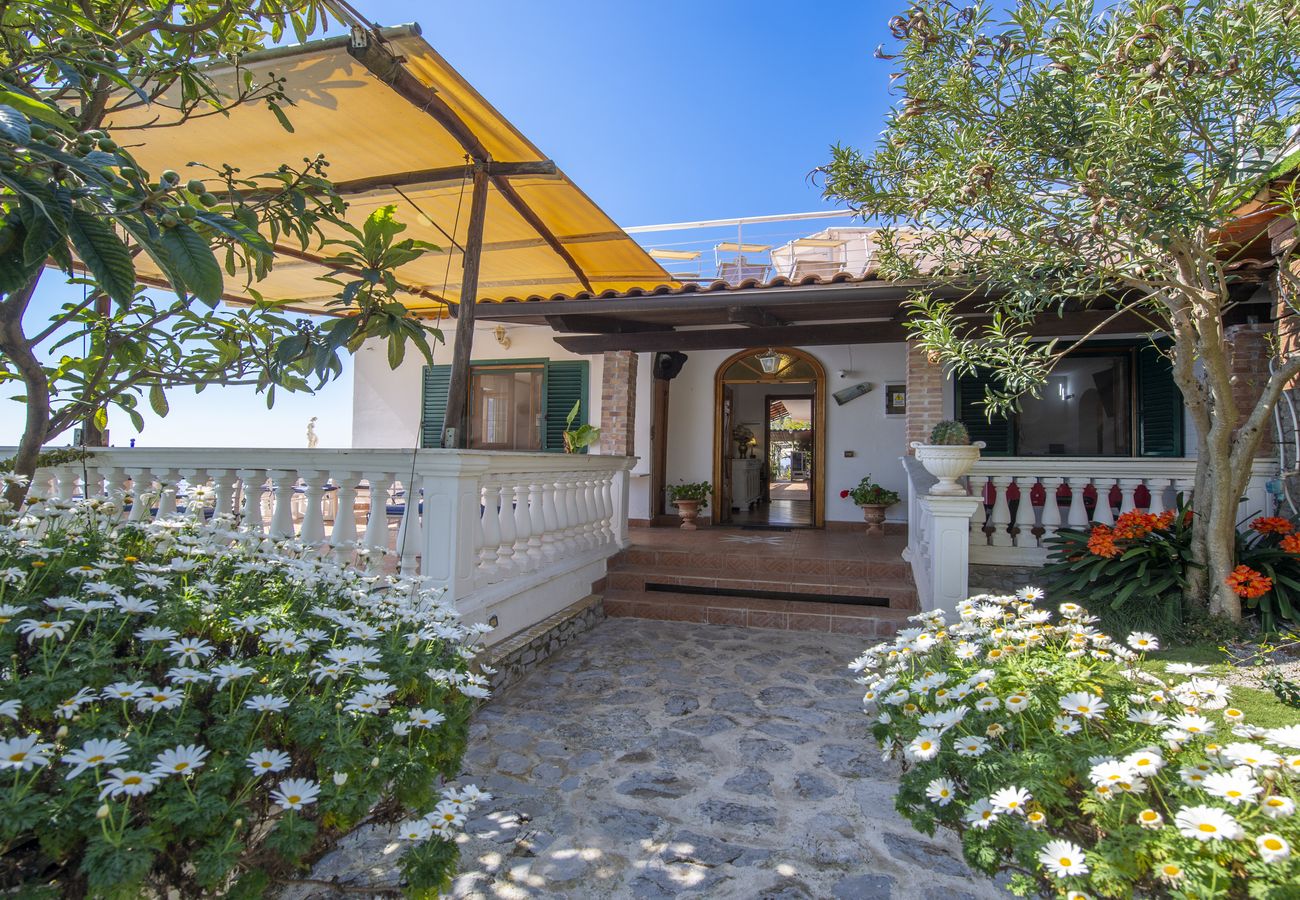 Villa a Pogerola - Villa Gioiello - Piscina vista mare con cromoterapia 