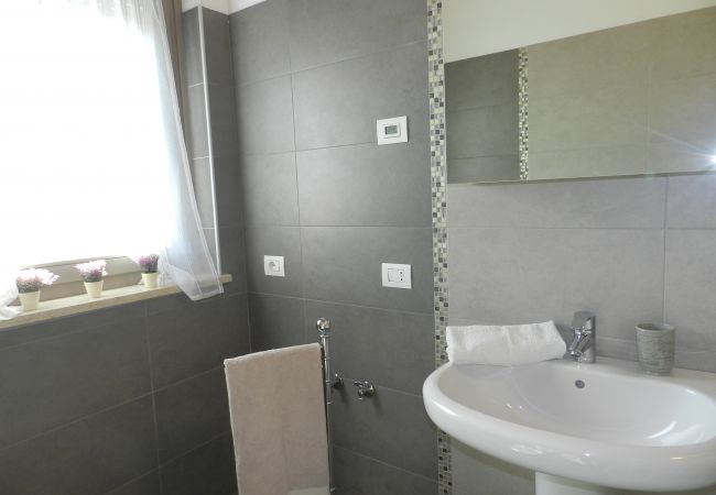 Appartamento a Castelnuovo del Garda - SPAZIOSO ATTICO Appartamento a Castelnuovo del Garda - SPAZIOSO ATTICO