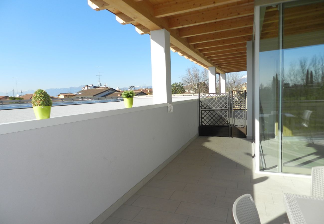 Appartamento a Castelnuovo del Garda - SPAZIOSO ATTICO Appartamento a Castelnuovo del Garda - SPAZIOSO ATTICO