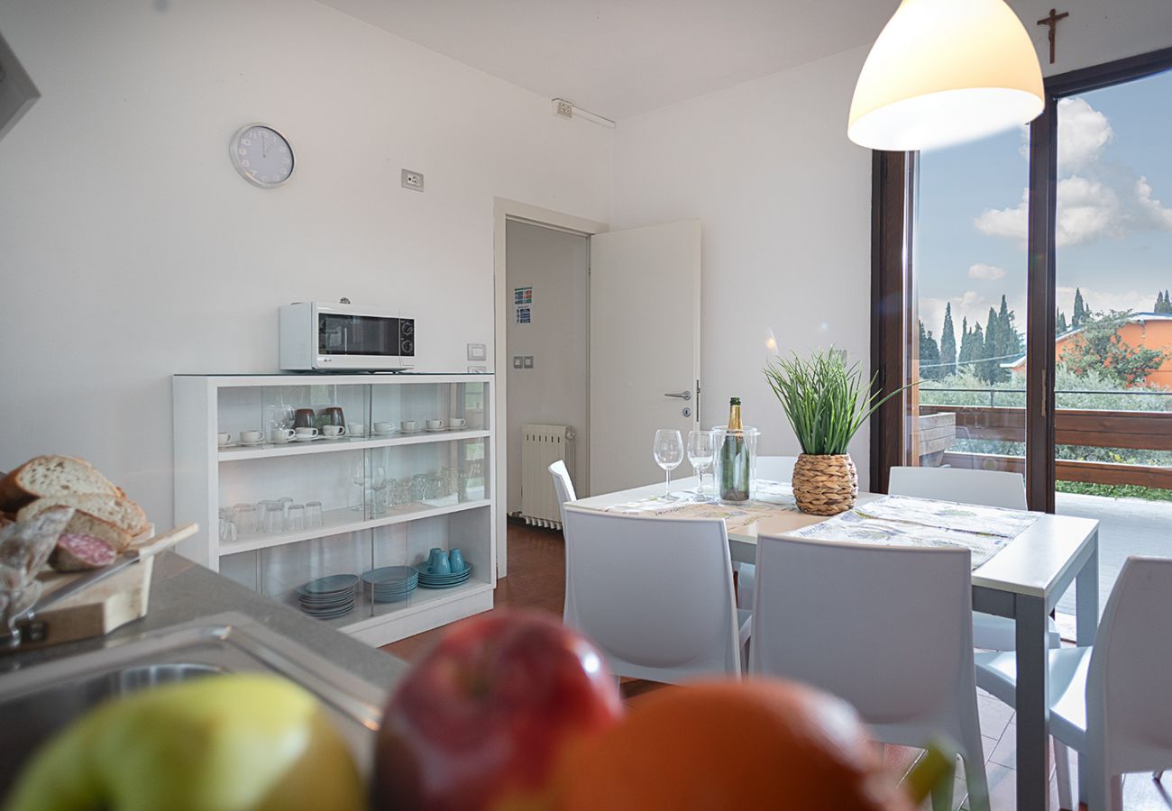 Villa a Lazise - Regarda - Villa Valesana con 3 camere, 2 bagni, giardino e piscina