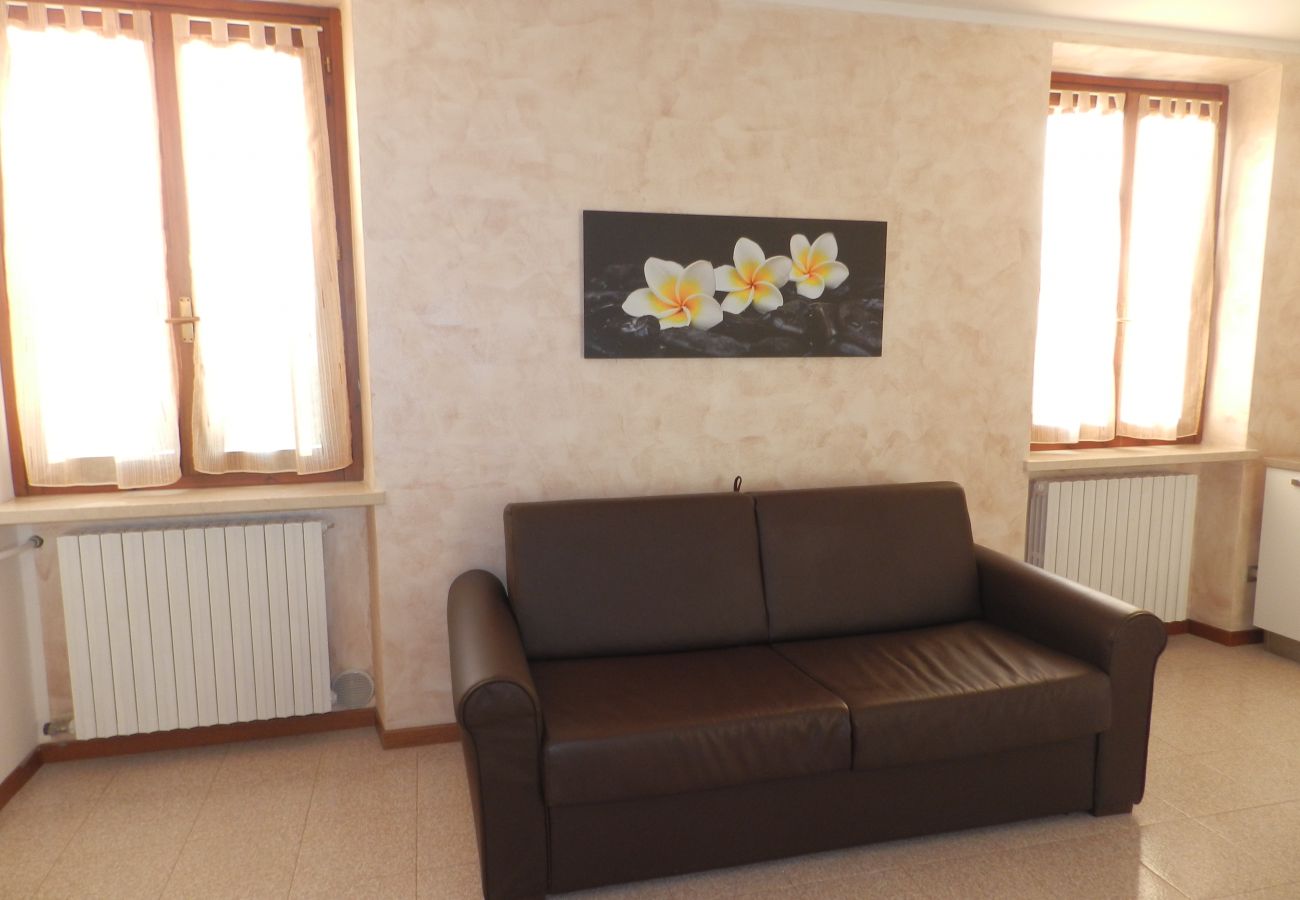 Appartamento a Lazise - Regarda – casa vacanza Rosa Alba 7 con ingresso al campeggio Park delle Rose e alla spiaggia