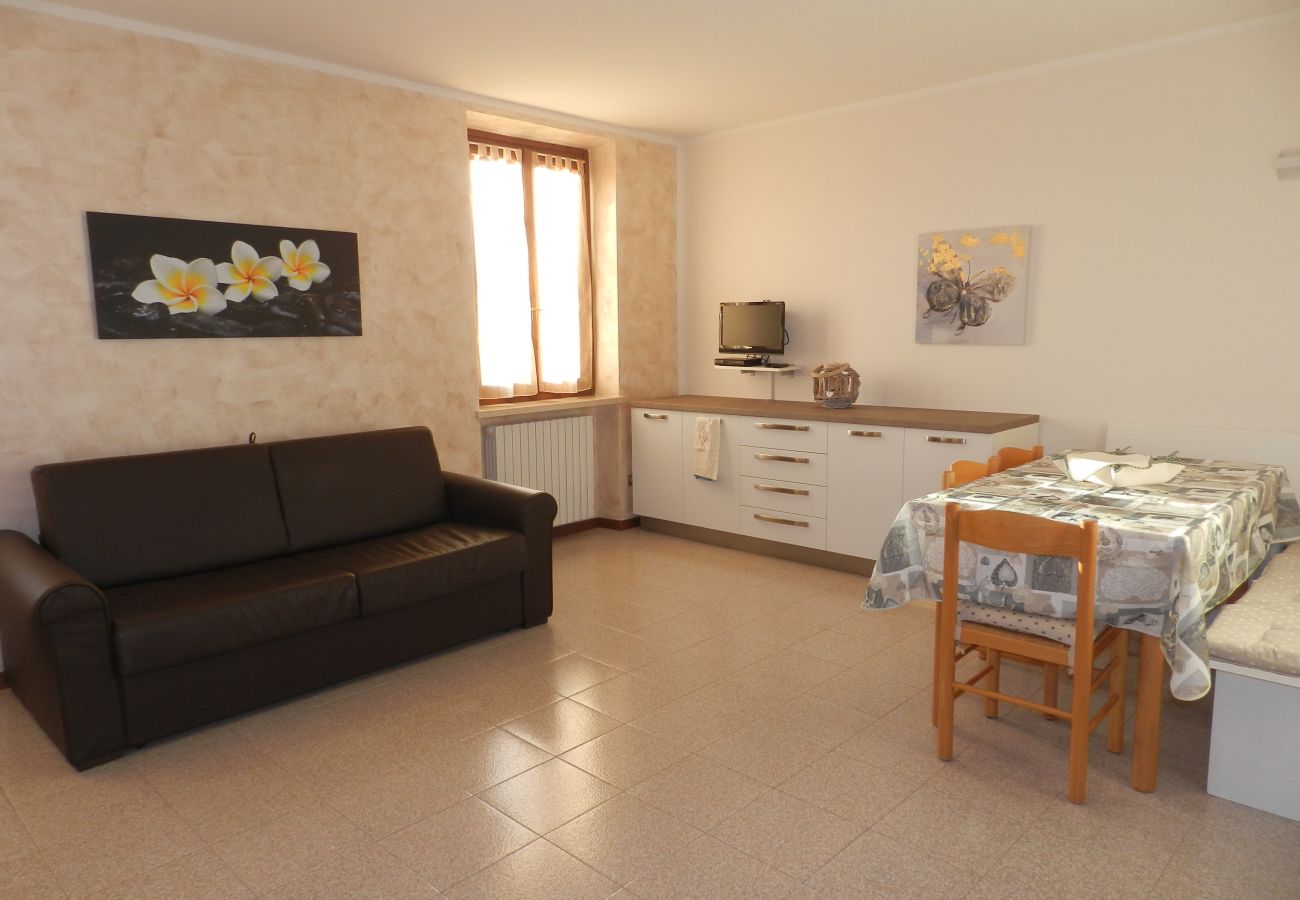 Appartamento a Lazise - Regarda – appartamento Rosa Alba 7 con ingresso al campeggio Park delle Rose e alla spiaggia