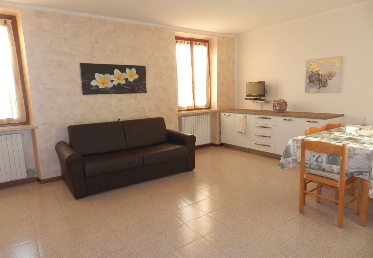 Appartamento a Lazise - Regarda – casa vacanza Rosa Alba 7 con ingresso al campeggio Park delle Rose e alla spiaggia