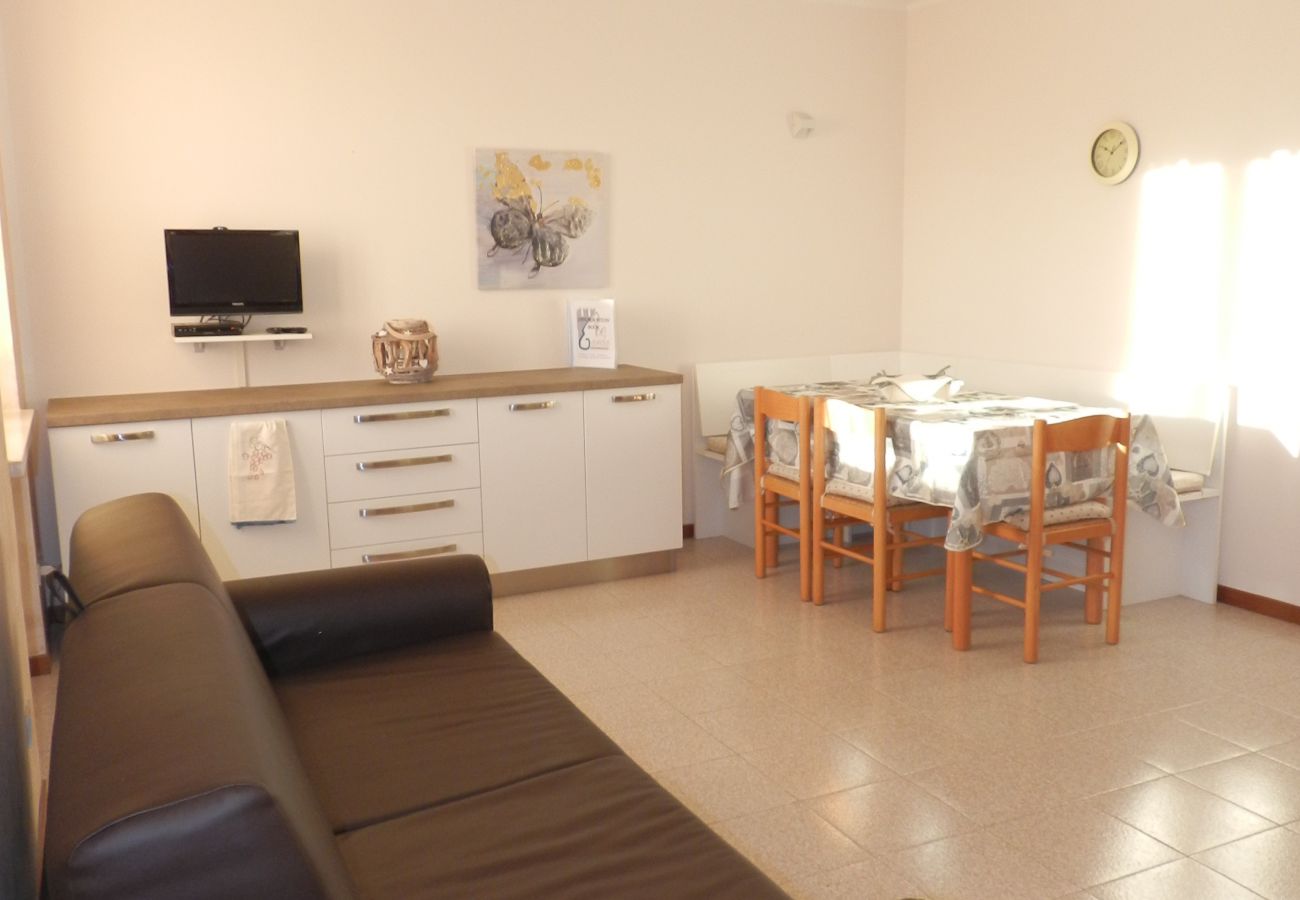 Appartamento a Lazise - Regarda – casa vacanza Rosa Alba 7 con ingresso al campeggio Park delle Rose e alla spiaggia