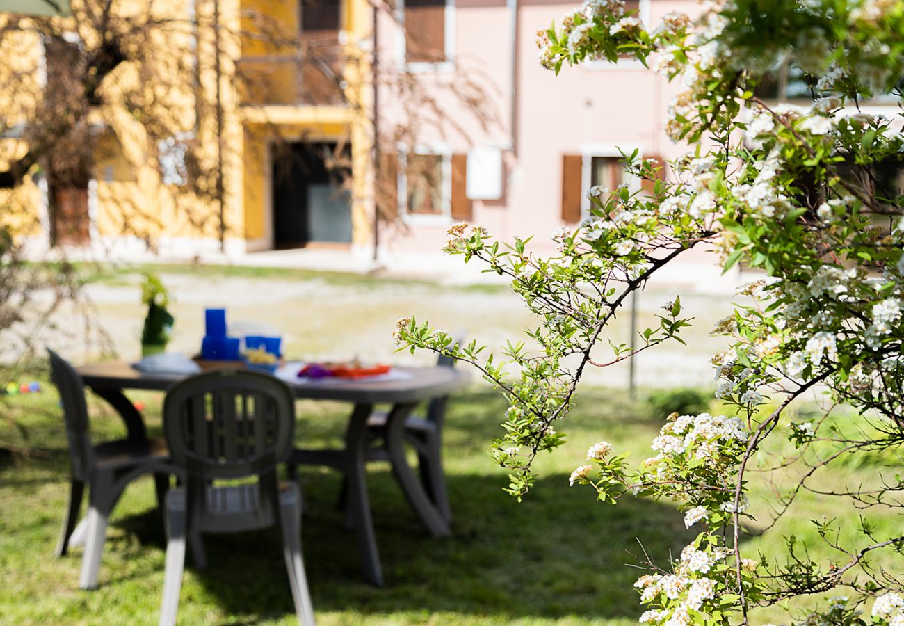 Appartamento a Lazise - Regarda – casa vacanza Rosa Alba 7 con ingresso al campeggio Park delle Rose e alla spiaggia