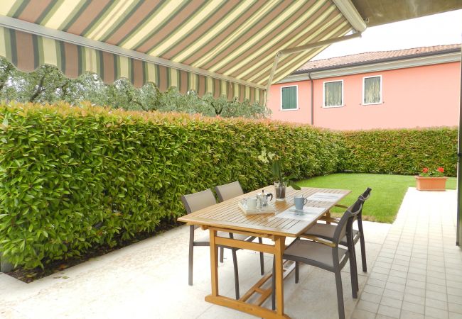 Appartamento a Lazise - Regarda - moderno trilocale Promenade a Lazise con giardino e piscina