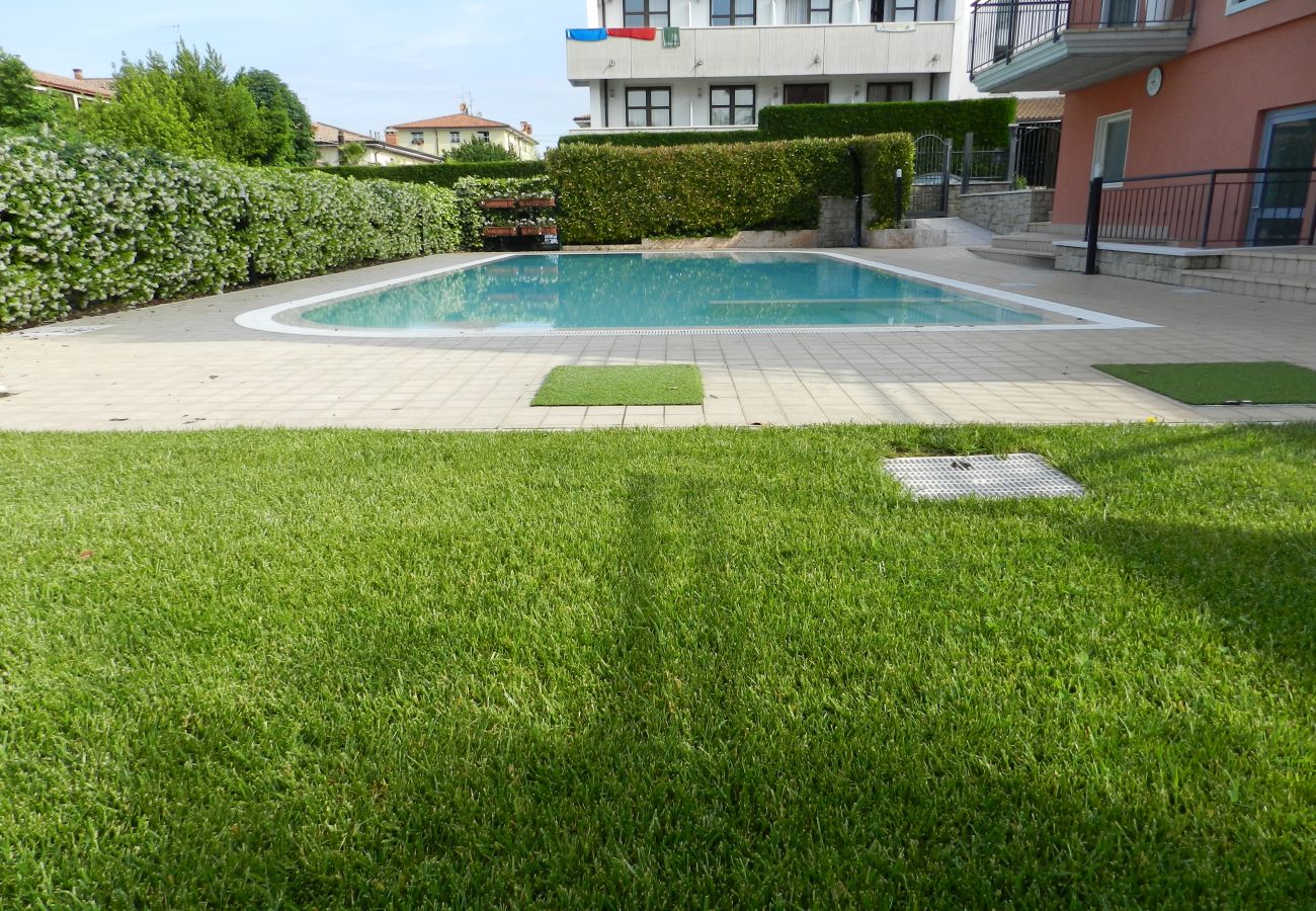 Appartamento a Lazise - Regarda - Wine Apartment Promenade centrale con giardino e piscina