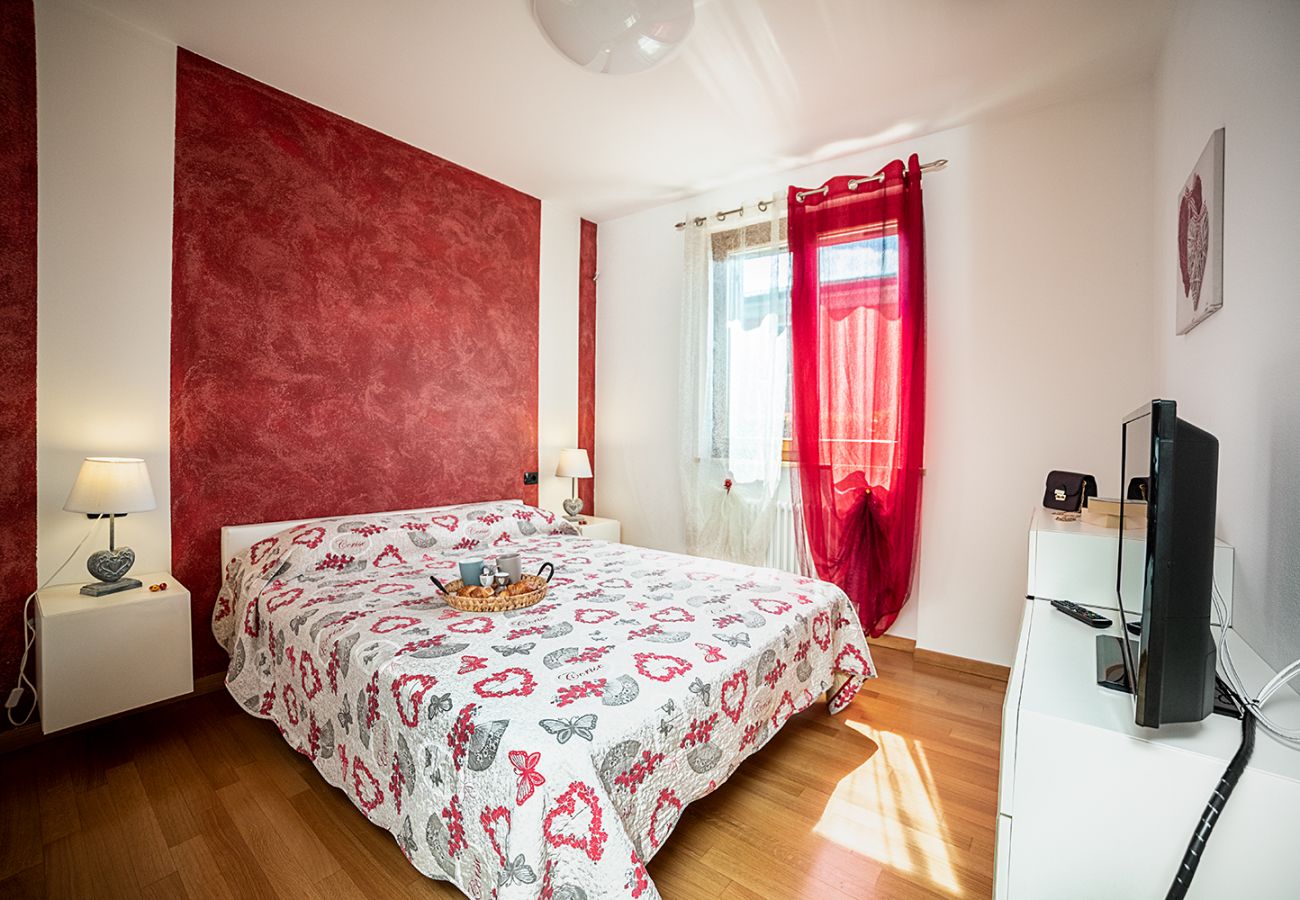 Appartamento a Lazise - Regarda - Wine Apartment Promenade centrale con giardino e piscina