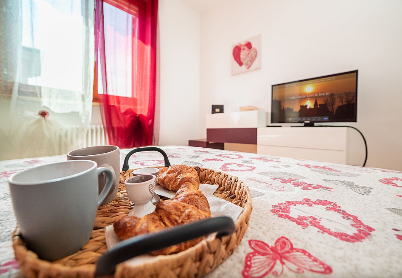 Appartamento a Lazise - Regarda - Wine Apartment Promenade centrale con giardino e piscina