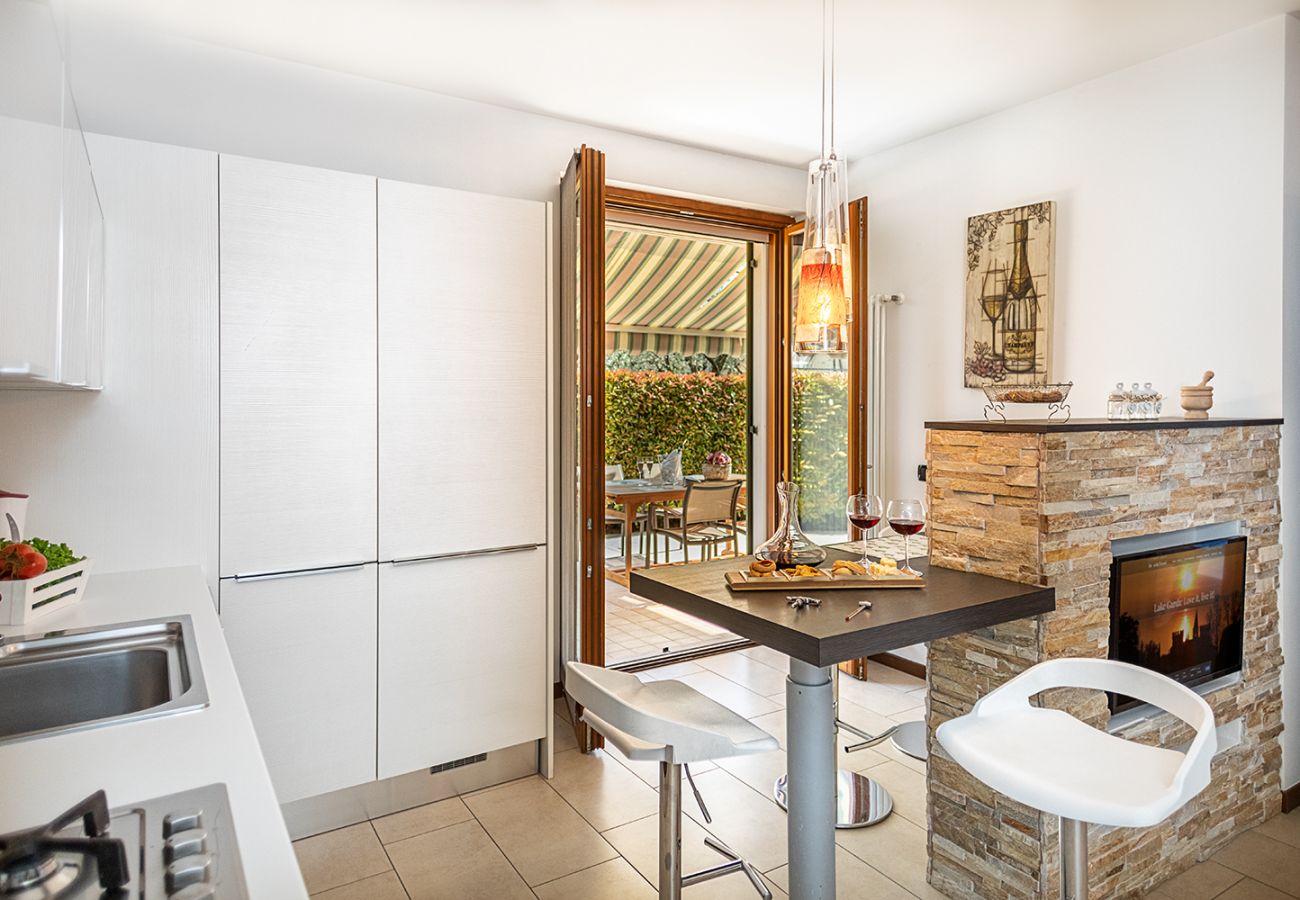 Appartamento a Lazise - Regarda - Wine Apartment Promenade centrale con giardino e piscina