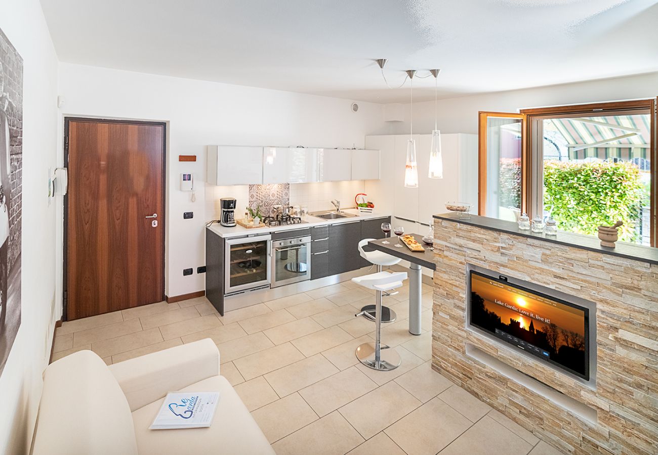 Appartamento a Lazise - Regarda - Wine Apartment Promenade centrale con giardino e piscina