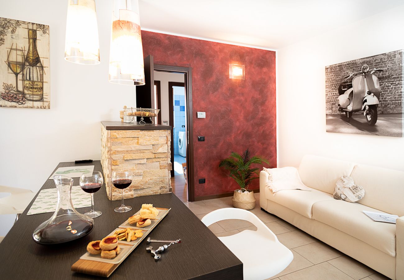 Appartamento a Lazise - Regarda - Wine Apartment Promenade centrale con giardino e piscina