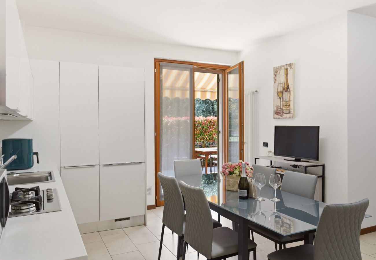 Appartamento a Lazise - Regarda - Wine Apartment Promenade centrale con giardino e piscina