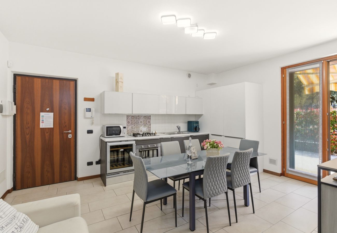 Appartamento a Lazise - Regarda - Wine Apartment Promenade centrale con giardino e piscina