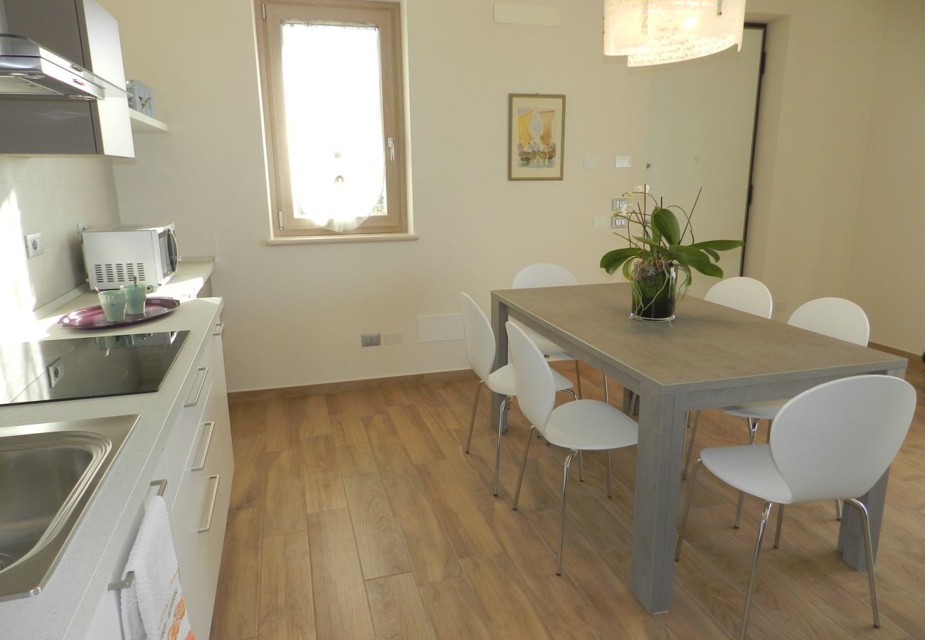 Villa a Bardolino - Regarda - Villa Alba a Bardolino con vista lago, garage, wifi e giardino privato