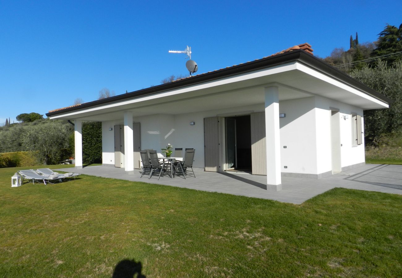 Villa a Bardolino - Regarda - Villa Alba a Bardolino con vista lago, garage, wifi e giardino privato