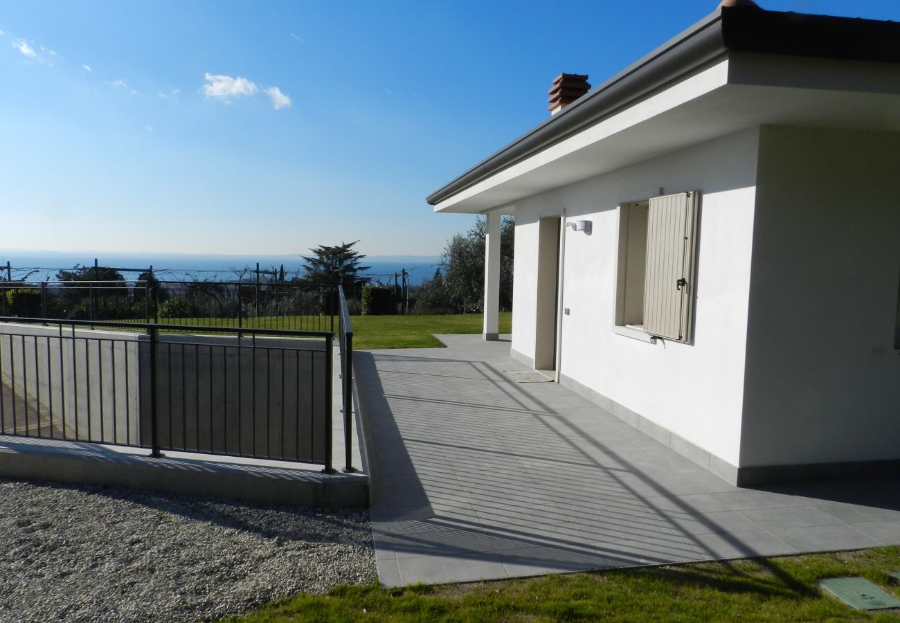Villa a Bardolino - Regarda - Villa Alba a Bardolino con vista lago, garage, wifi e giardino privato