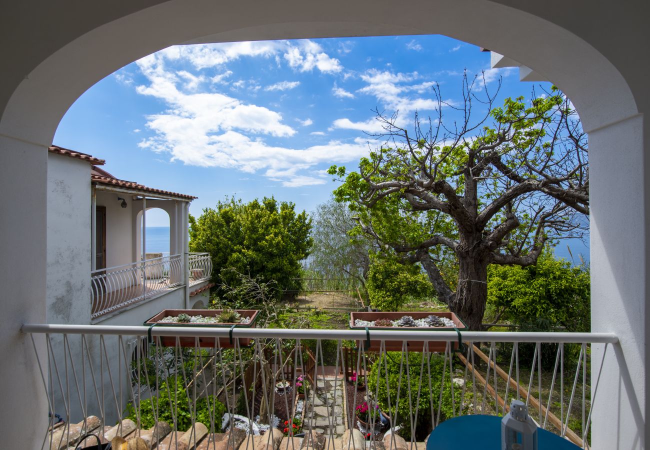 Casa a Praiano - Casa di Nonno Mario - Terrazza vista mare, nel cuore di Praiano