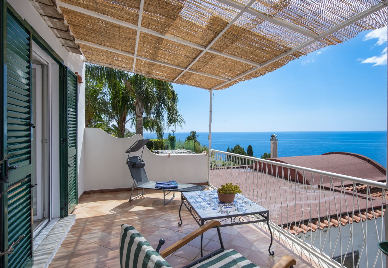 Casa a Praiano - Casa di Nonno Mario - Terrazza vista mare, nel cuore di Praiano