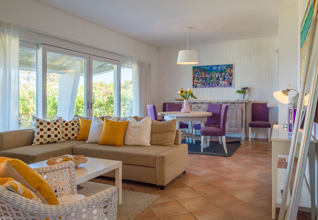 Villa Miriam - soggiorno con angolo sofà in villa in affitto a Pittulongu, comfort e relax in Sardegna