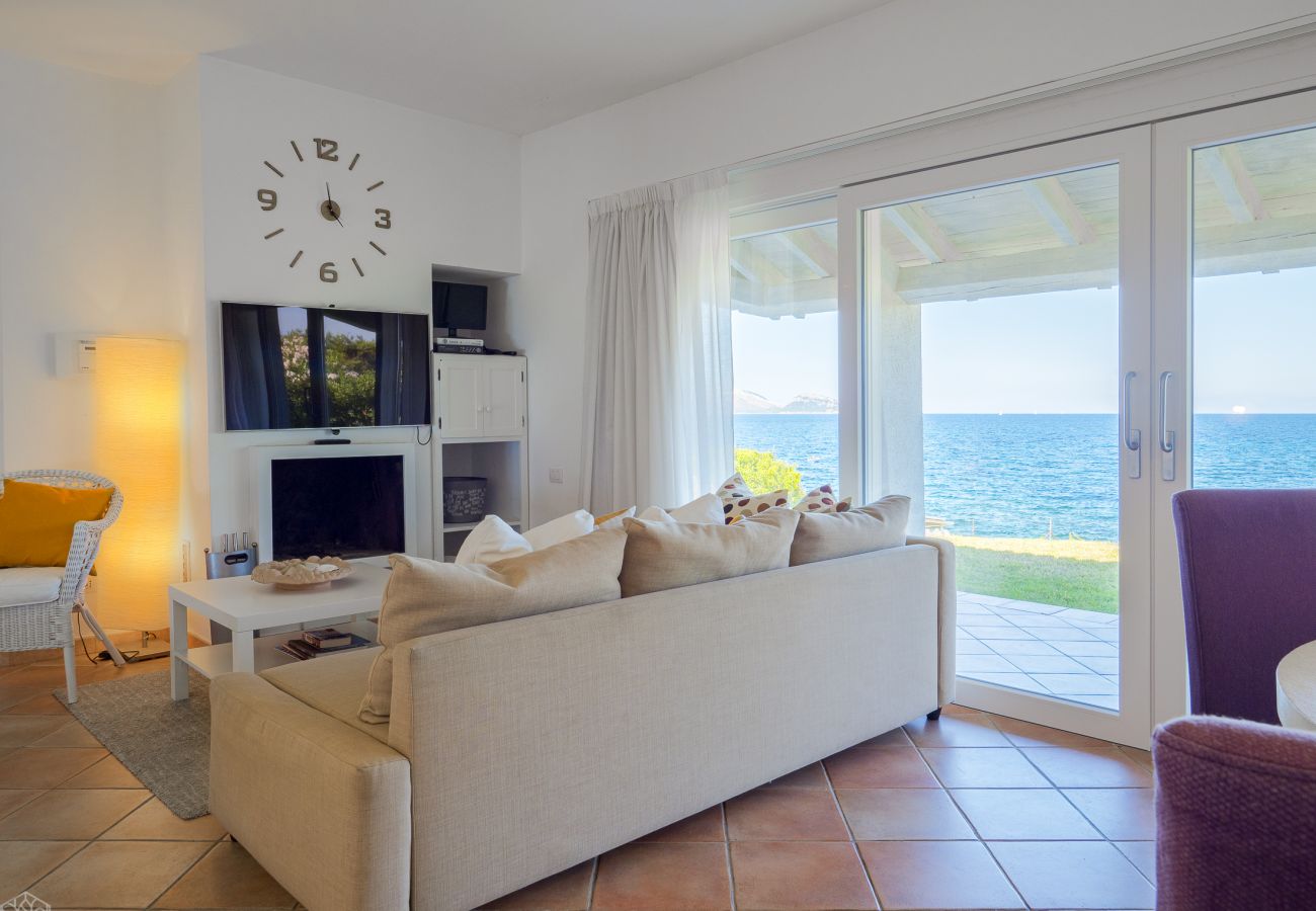 Villa Miriam - soggiorno elegante in casa vacanze a Pittulongu, affitto ideale per famiglie e gruppi