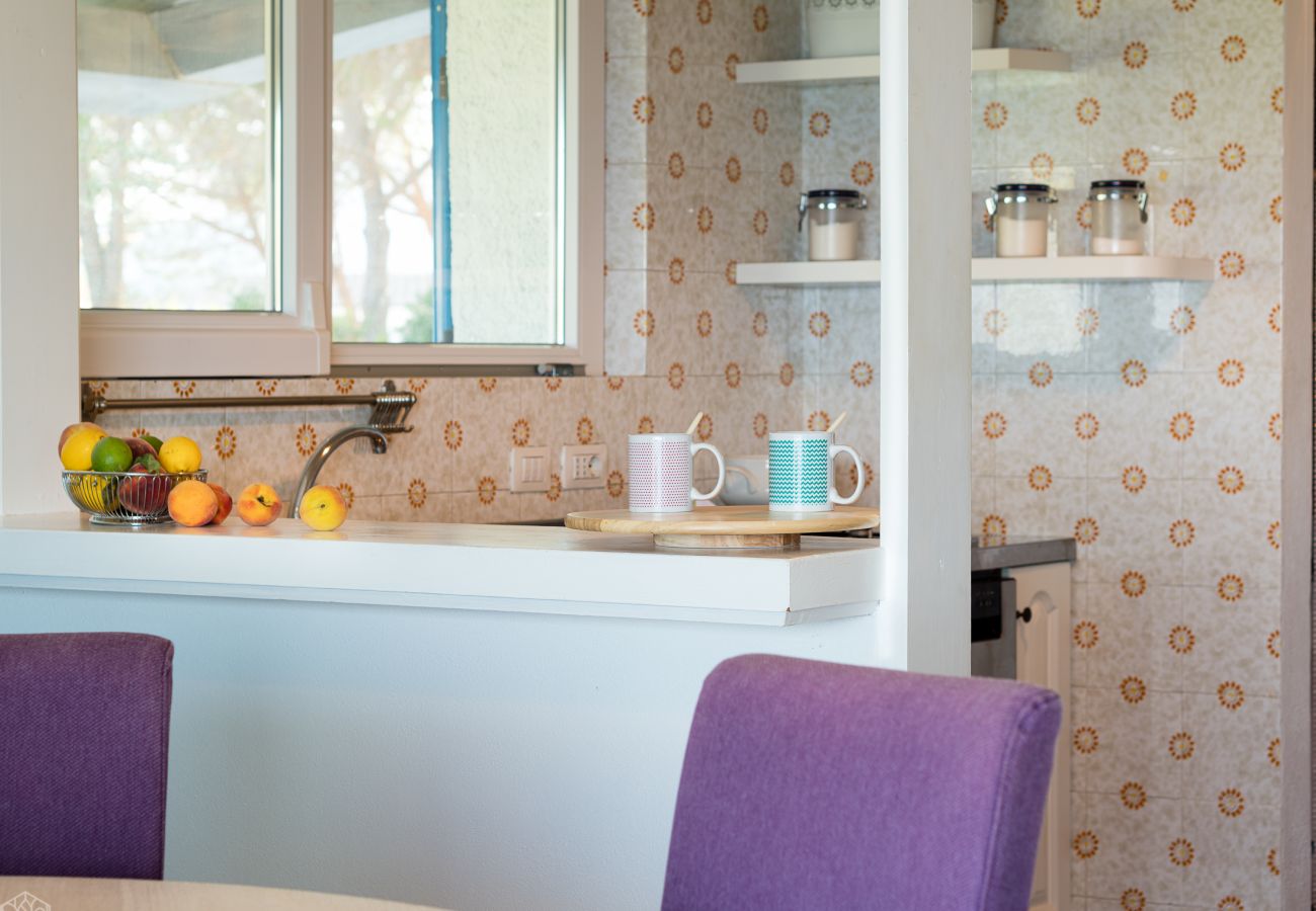 Villa Miriam - sala da pranzo in villa in affitto a Pittulongu, ampio spazio per pranzi conviviali in Sardegna