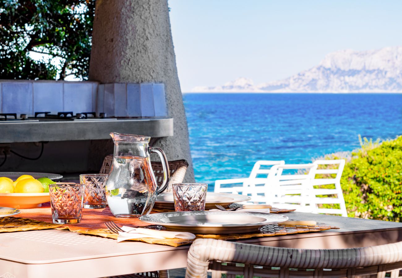 Villa Miriam - veranda coperta con vista mare in casa vacanze a Pittulongu, perfetta per momenti di relax in Sardegna