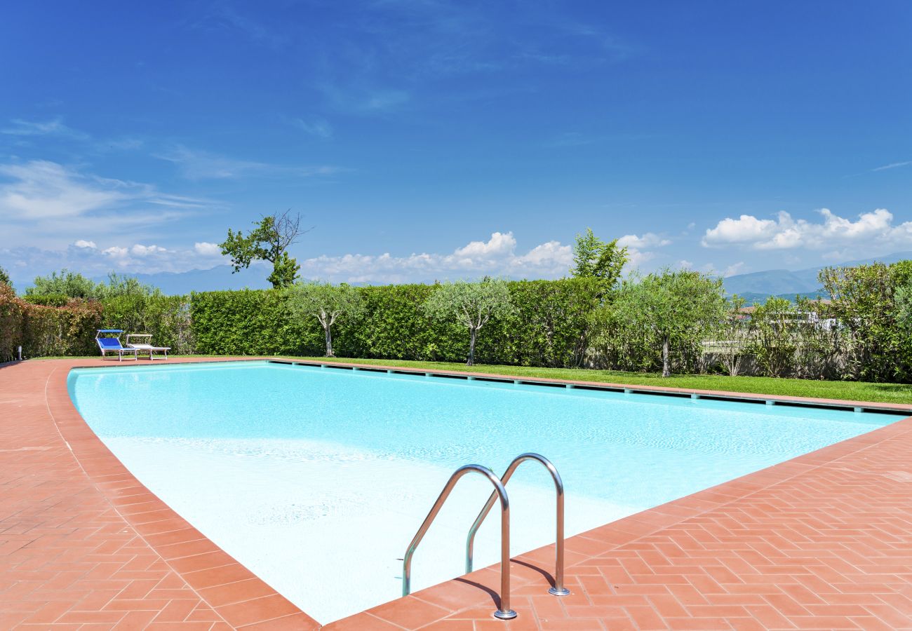 Appartamento a Lazise - Regarda - appartamento Miralago a Lazise con piscina e giardino privato