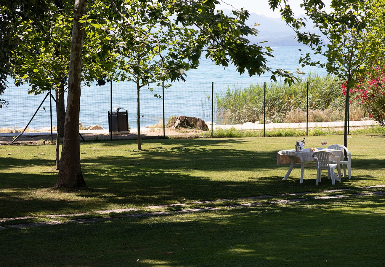 Appartamento a Lazise - Regarda - Trilocale Pergolana 11 di Lazise sul lago con parco e piscina