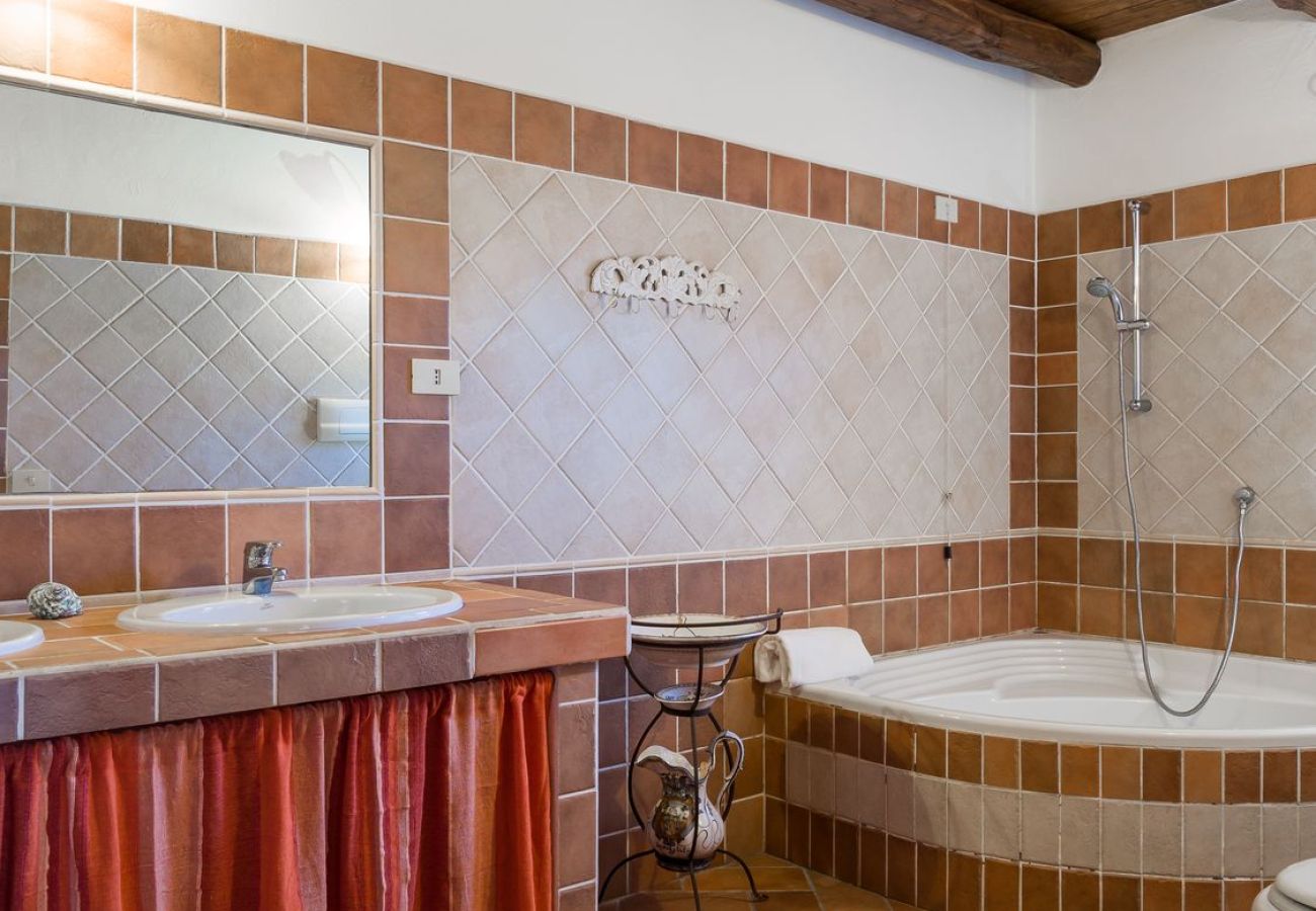 Villa a Olbia - Villa Majra - piscina esclusiva fronte Tavolara