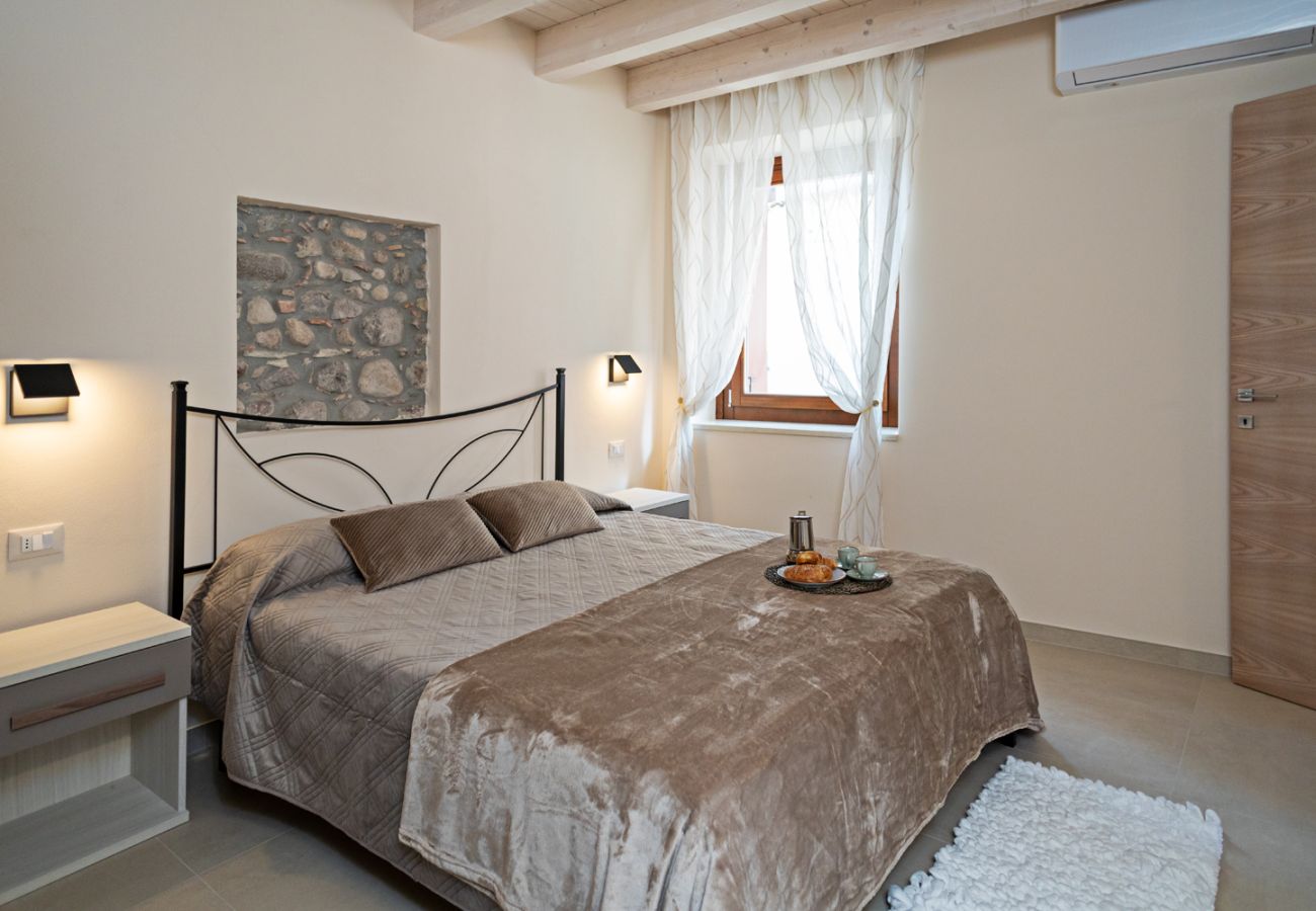 Appartamento a Lazise - Regarda - Residenza GJ - con terrazza panoramica, wifi e a/c