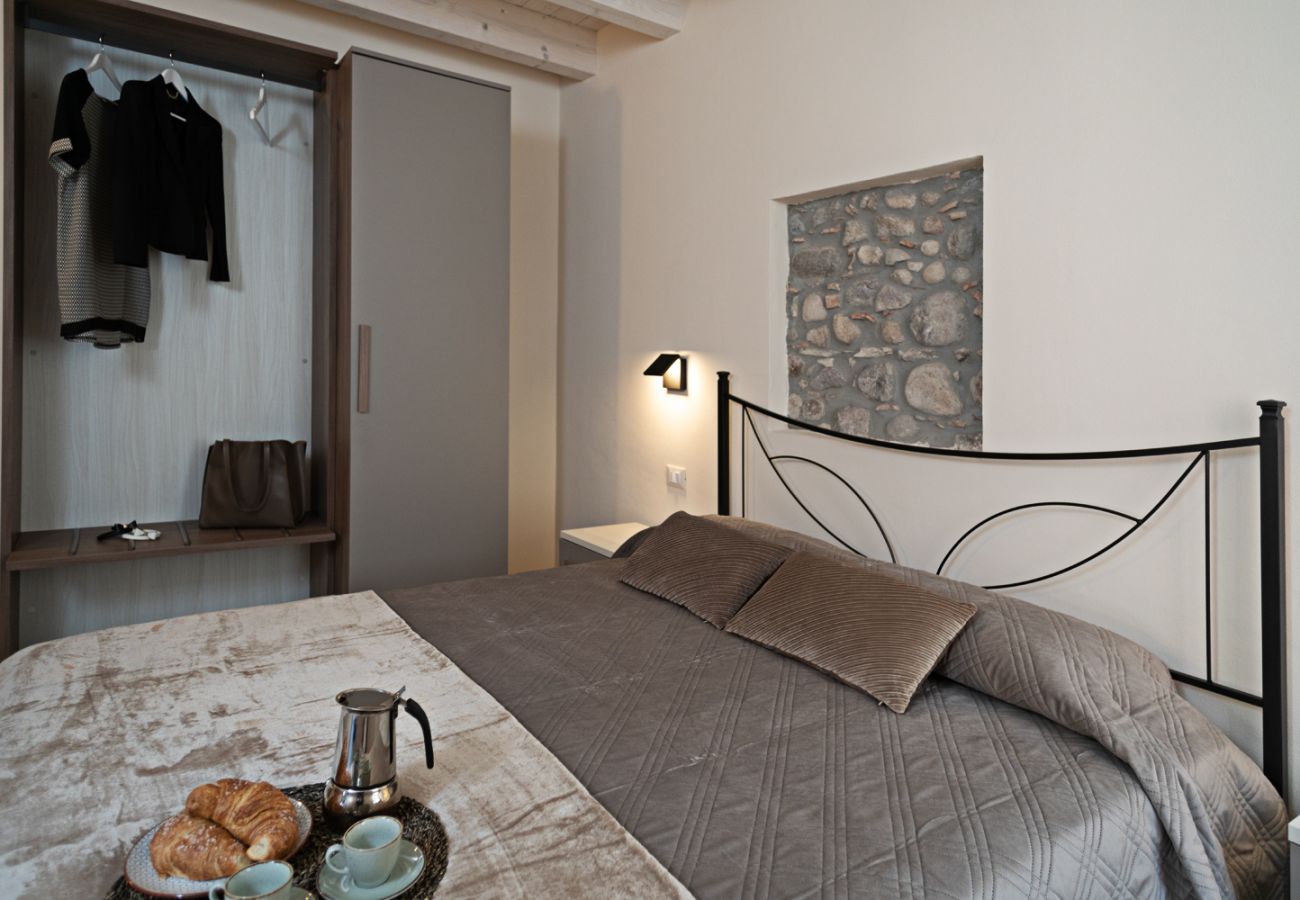 Appartamento a Lazise - Regarda - Residenza GJ - con terrazza panoramica, wifi e a/c