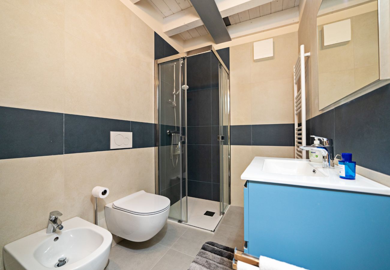 Appartamento a Lazise - Regarda - Residenza GJ - con terrazza panoramica, wifi e a/c