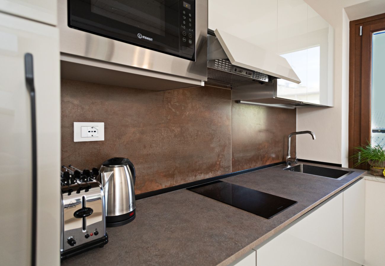 Appartamento a Lazise - Regarda - Residenza GJ - con terrazza panoramica, wifi e a/c