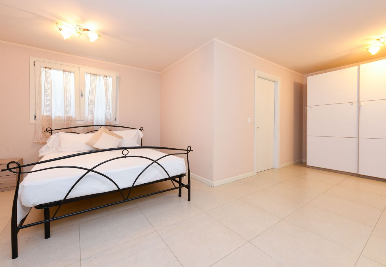 Villa a Manerba del Garda - Villa Iris 