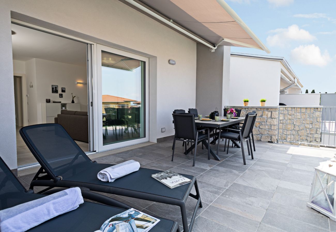 Appartamento a Lazise - Regarda - Casa Erika con grande terrazza, piscina, wifi