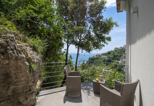 Villa a Amalfi - Villa Donna Rachele - Jacuzzi Vista Mare e Parcheggio Gratuito