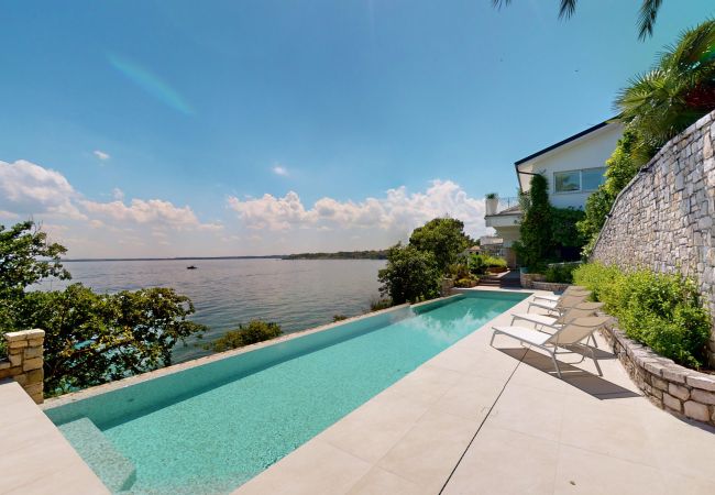 Villa a Manerba del Garda - Villa Flora 