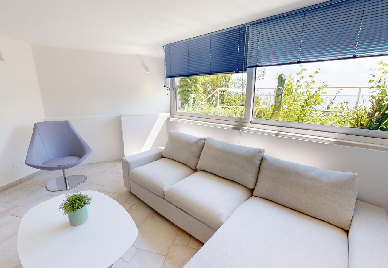 Villa a Manerba del Garda - Villa Flora 