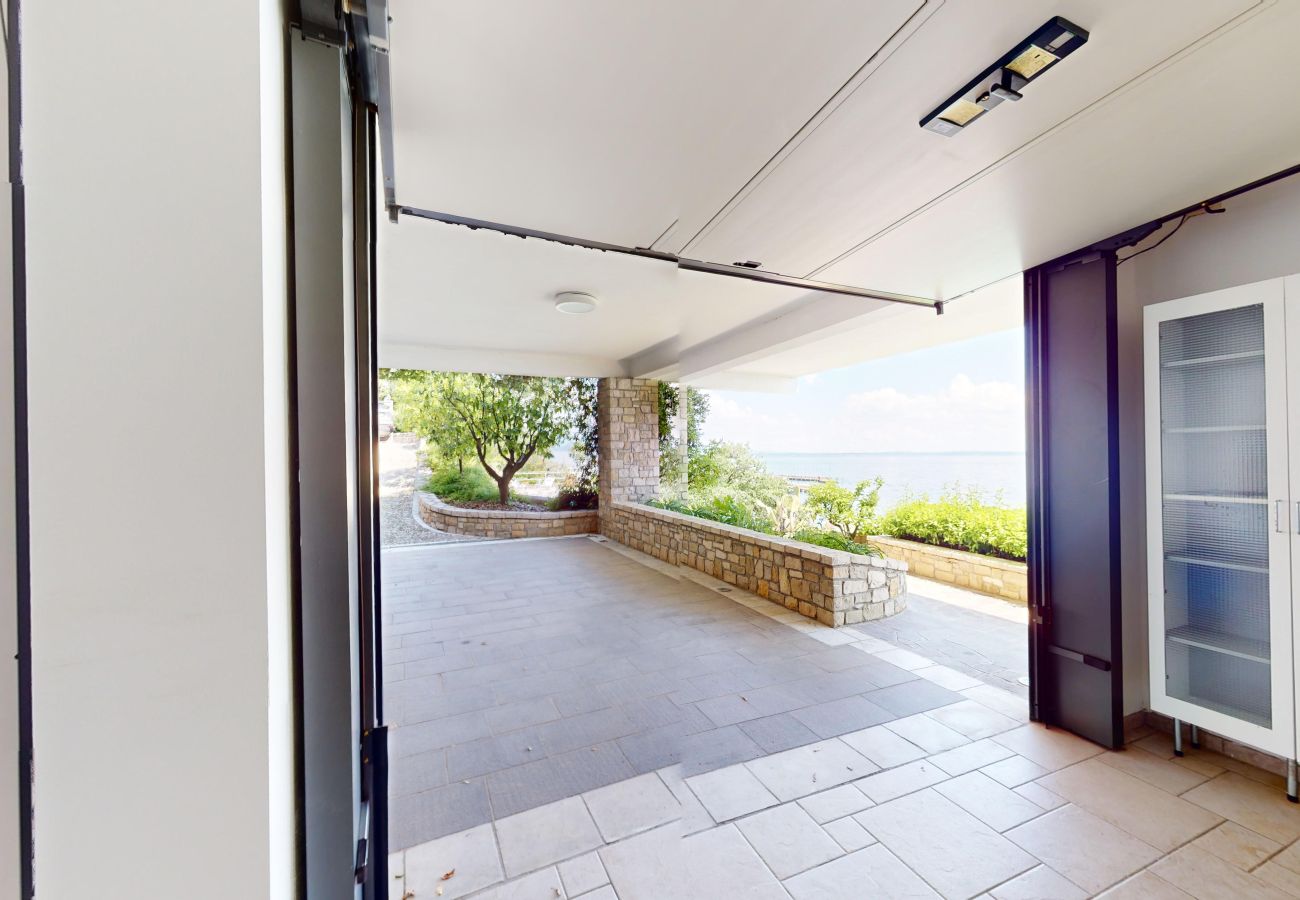 Villa a Manerba del Garda - Villa Flora 