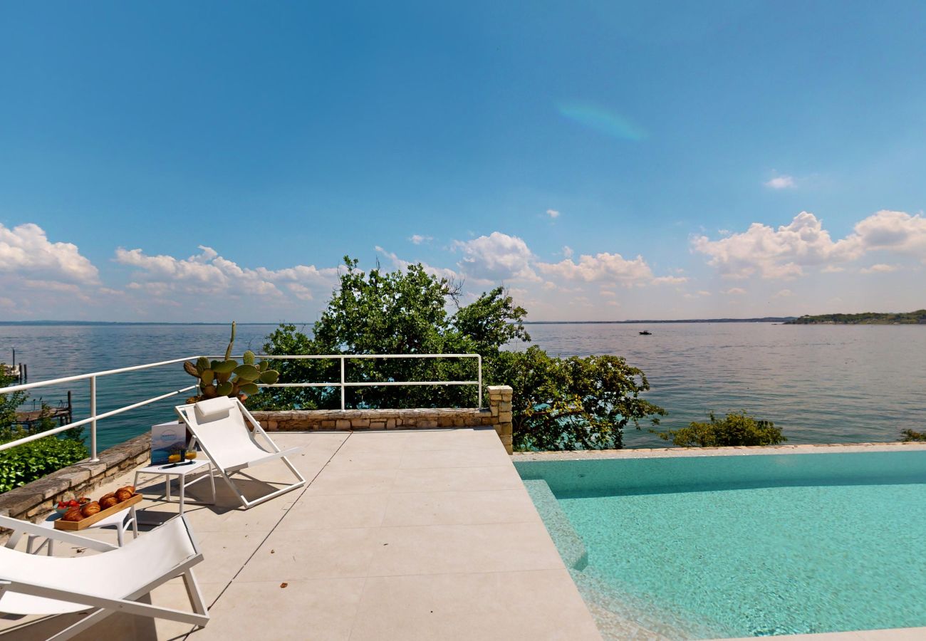 Villa a Manerba del Garda - Villa Flora 