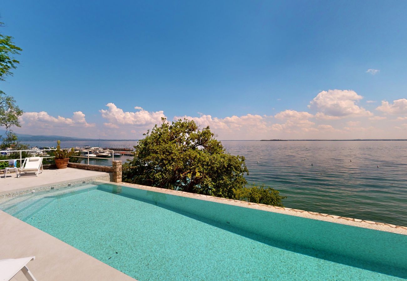 Villa a Manerba del Garda - Villa Flora 