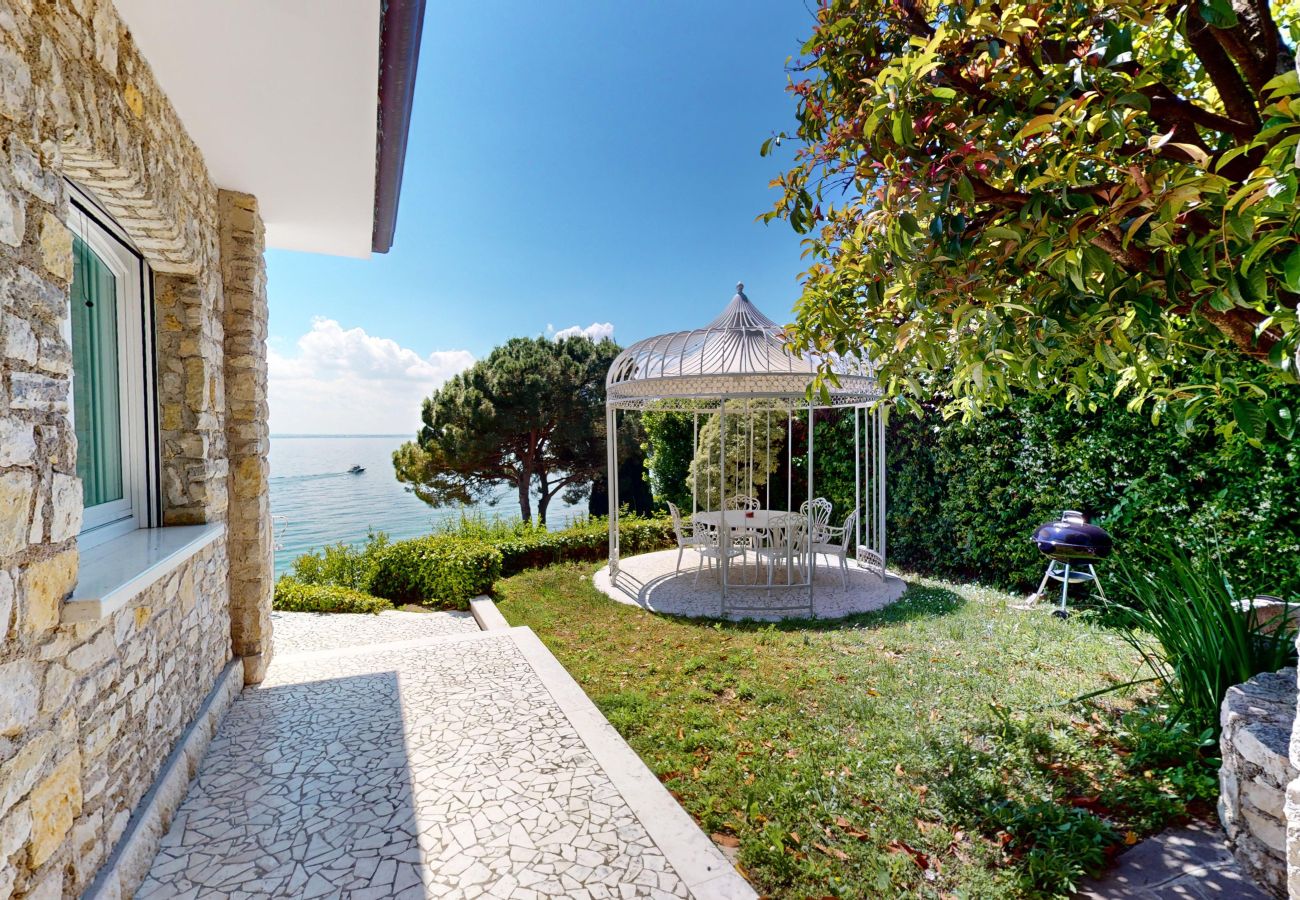 Villa a Manerba del Garda - Villa Flora 