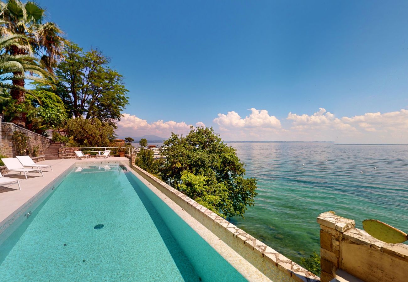 Villa a Manerba del Garda - Villa Flora 