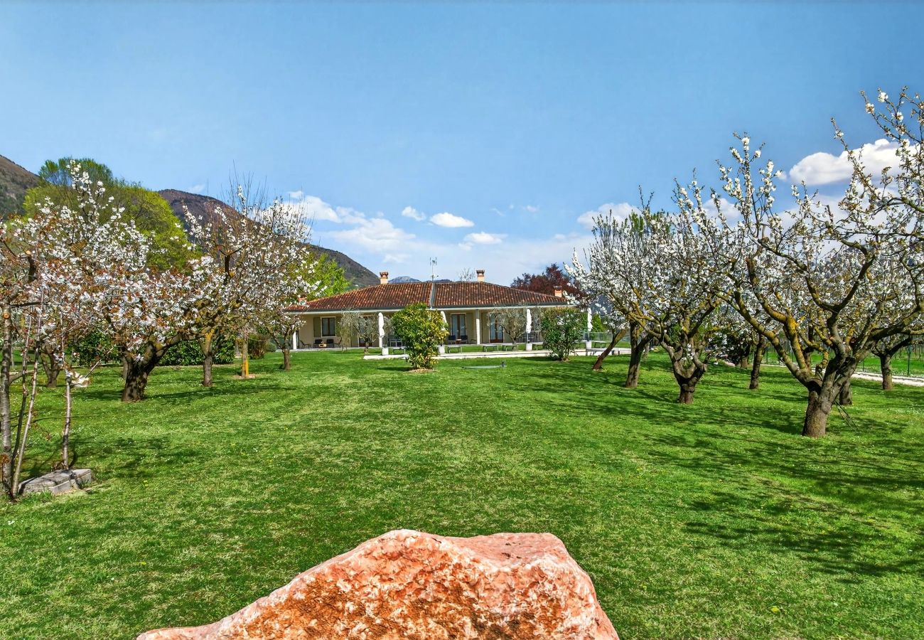 Villa a Costermano - Villa Ida per 12 persone con piscina privata e grande parco