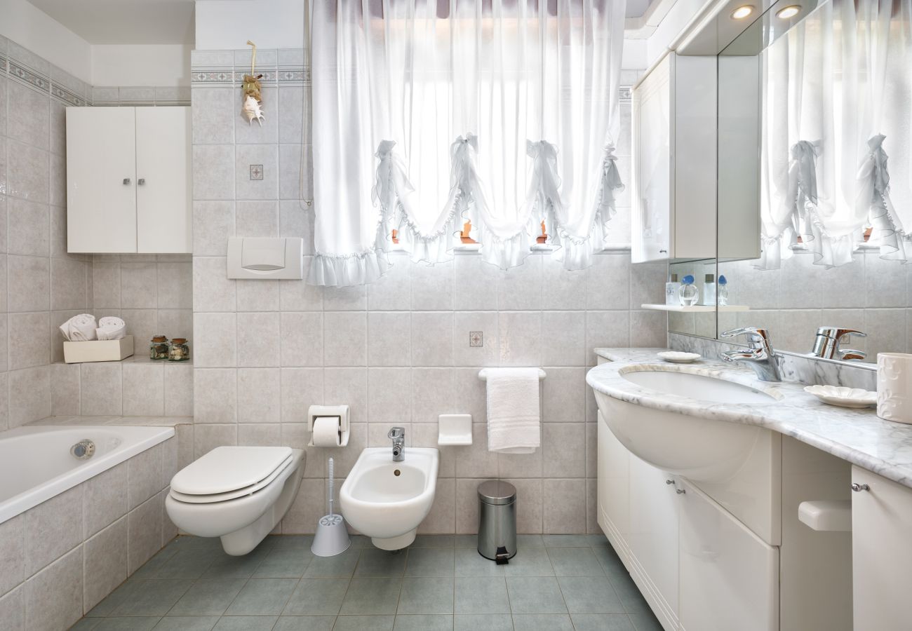 Appartamento a Bardolino - Regarda - La Casa di Fido con 3 camere, 2 bagni, giardino recintato