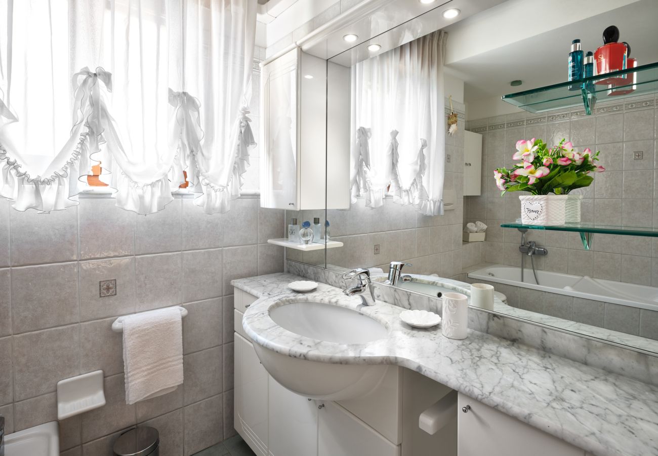 Appartamento a Bardolino - Regarda - La Casa di Fido con 3 camere, 2 bagni, giardino recintato